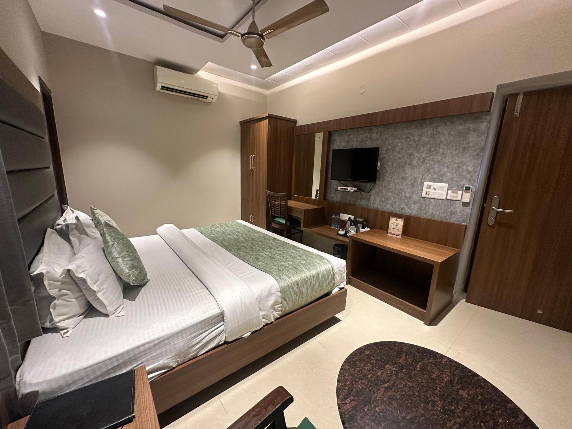 Hotel Amritsar International Exterior foto